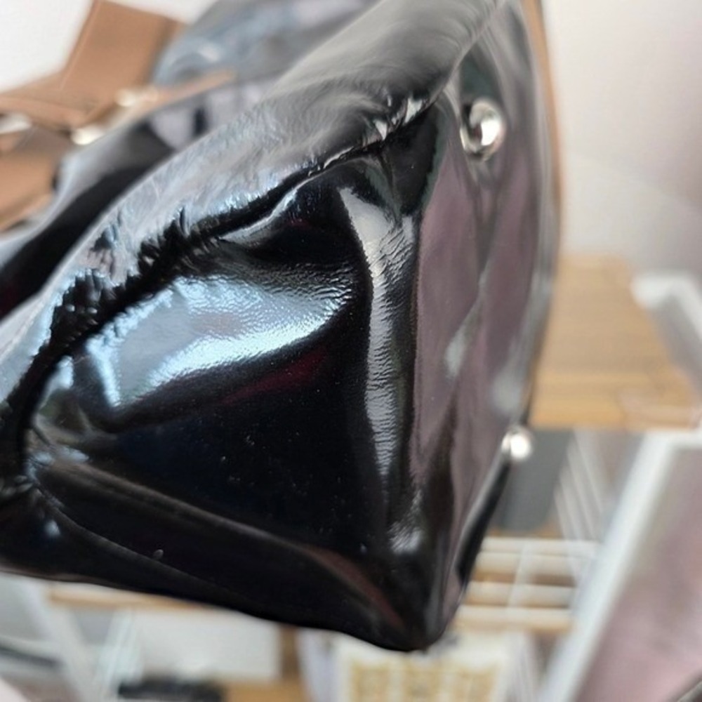 Bally Switzerland Mairie Patent Leather Hobo Satchel Bag Purse Key Black Tan - Picture 15 of 16